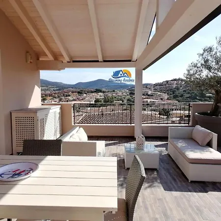 아파트 Casa Gardenia - Attico Panoramico 빌라시미우스