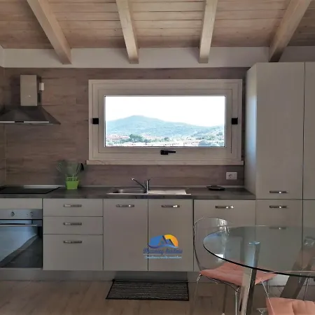 Casa Gardenia - Attico Panoramico 아파트 *